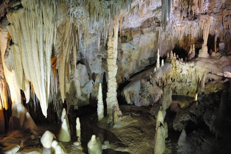 De Grotte des Grandes Canalettes met spectaculaire druipsteenformaties