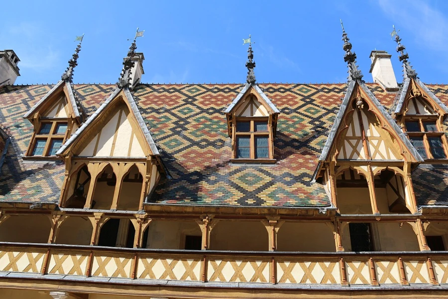 De Hospices de Beaune met zijn kleurrijke daken
