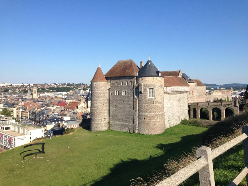 Dieppe met zijn levendige vissershaven en het imposante kasteel