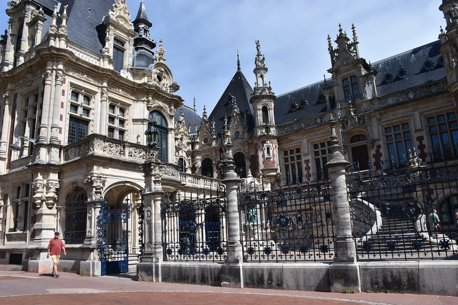 Het beroemde Palais Bénédictine in Fécamp waar de wereldberoemde likeur wordt geproduceerd