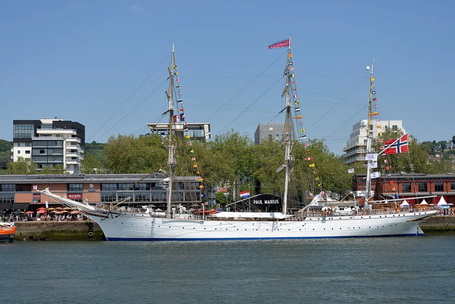 Traditionele zeilschepen in Rouen tijdens Les Voiles