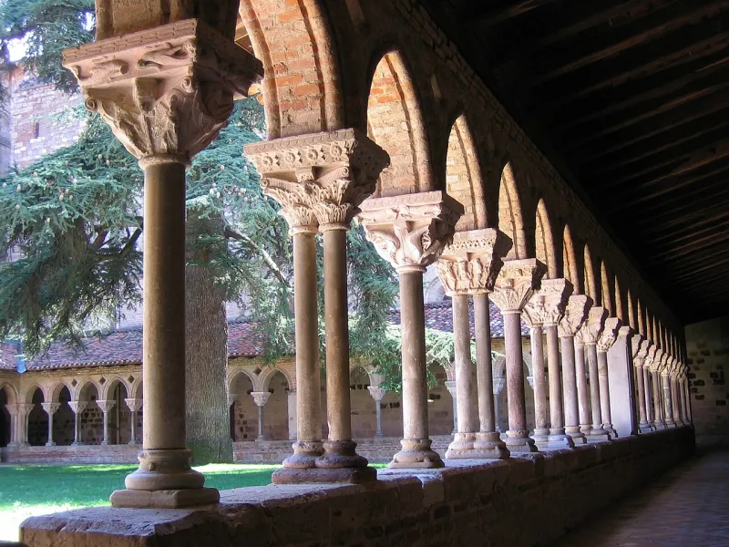 De imposante kloostergangen van de Abdij Saint-Pierre in Moissac