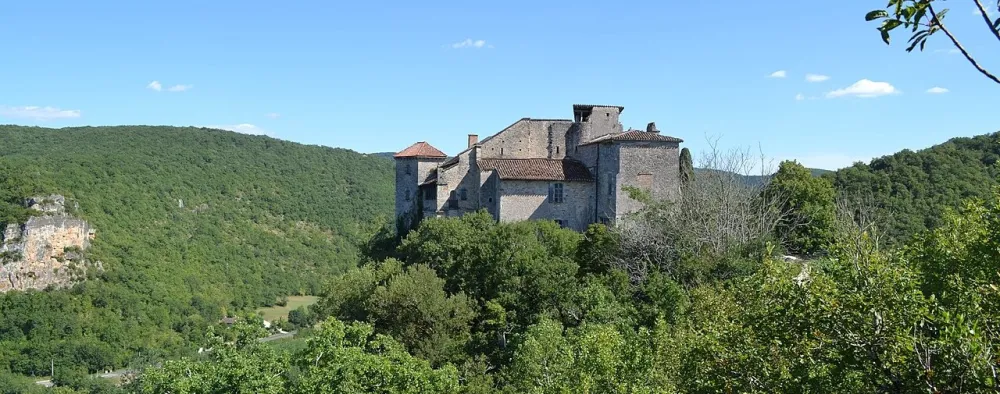 De kastelen van Bruniquel, op de rand van de kloof van de Aveyron.