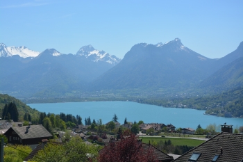 Meer van Annecy, uitzicht op het meer.