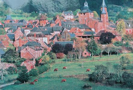 In de Corrèze ligt ook één van de bekendste dorpne van Frankrijk: Collonges-la-Rouge