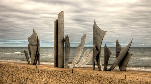 Monument strand Normandië.